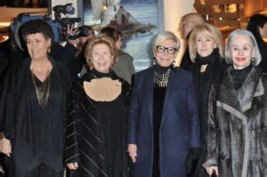 foto sorelle fendi risoluzione grande|La storia delle sorelle Fendi che hanno portato al .